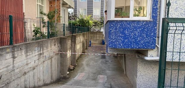 DÜŞEN PARÇALAR KORKUTTU, FACİA KIL PAYI ATLATILDI